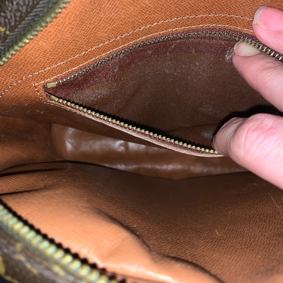 Authentic Vintage Louis Vuitton shoulder bag. - Picture 12 of 16